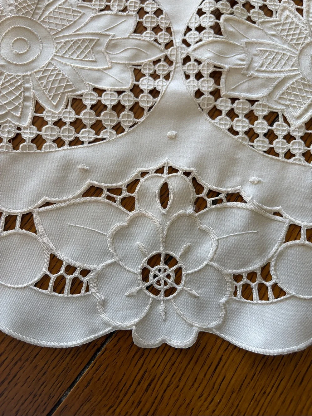 Vintage Cream Embroidered Table Runner
